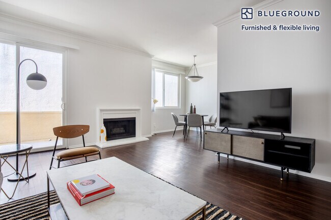 Foto del edificio - 467 S Arnaz Dr