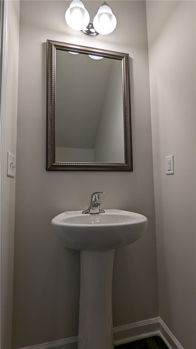 Building Photo - 249 Carvel Trl