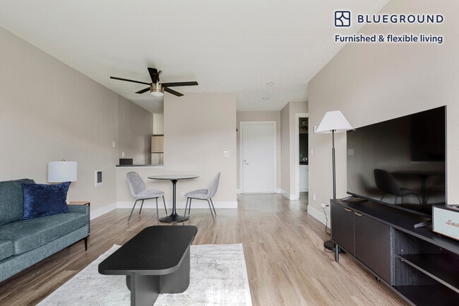 Foto del edificio - 766 Edgewater Blvd