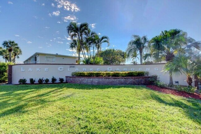 Building Photo - 2647 Garden Dr S