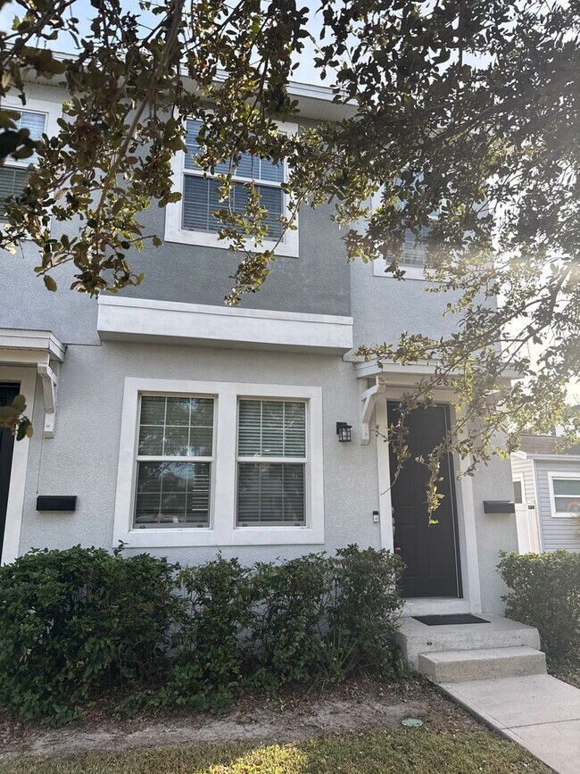 Foto del edificio - Downtown Central Location 2/2 Townhome with fenced yard and garage