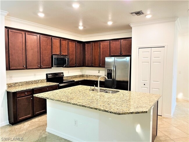 Building Photo - 9169 Glenforest Dr