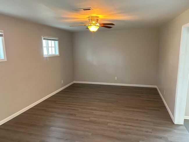 Foto del edificio - 1707 Buena Vista Cir SE