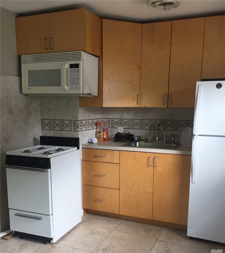 Primary Photo - 140 N Forest Ave