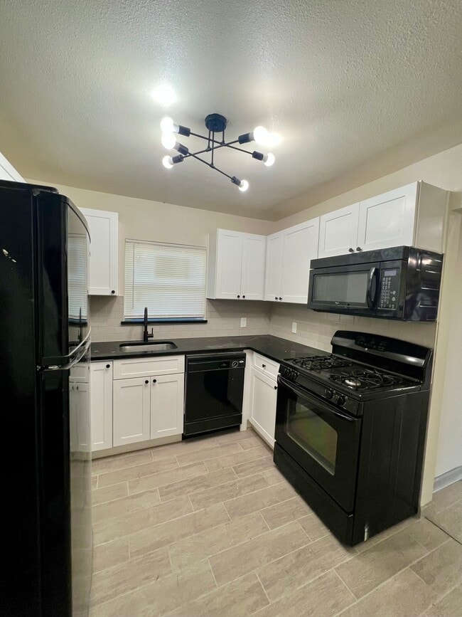 Foto del edificio - 1505 Maple Dr