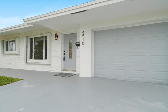 Foto del edificio - 4510 NW 49th Dr