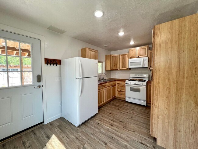 Foto del edificio - LONG TERM RENTAL