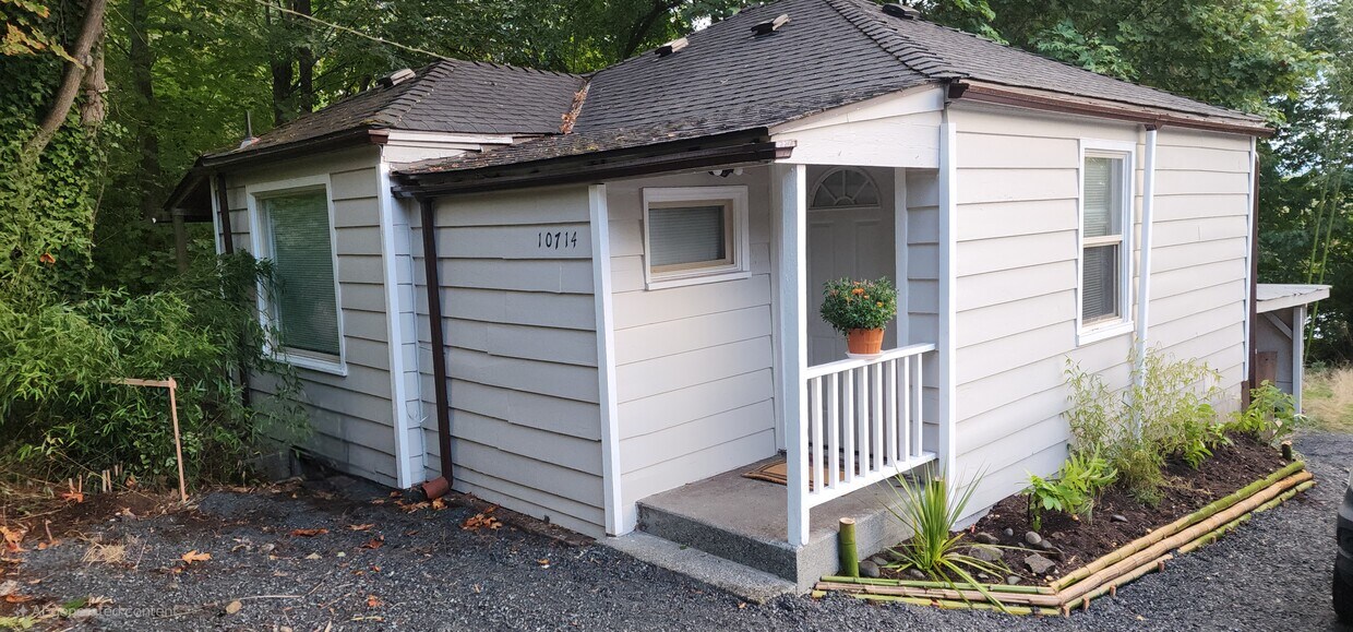 Foto principal - 10714 24th Ave NE