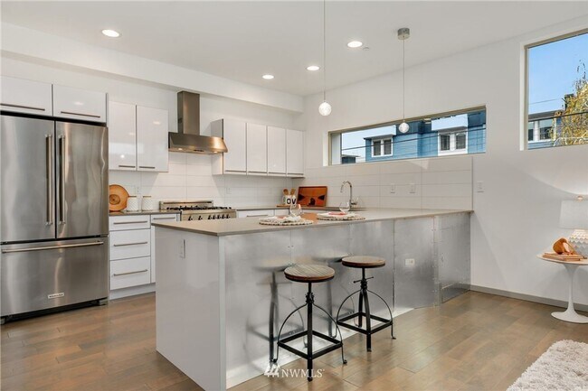 Foto del edificio - Amazing Capitol Hill Townhome 2/2.5 with 2...