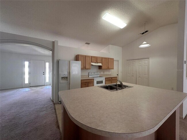 Foto del edificio - 33 Rybark Ln
