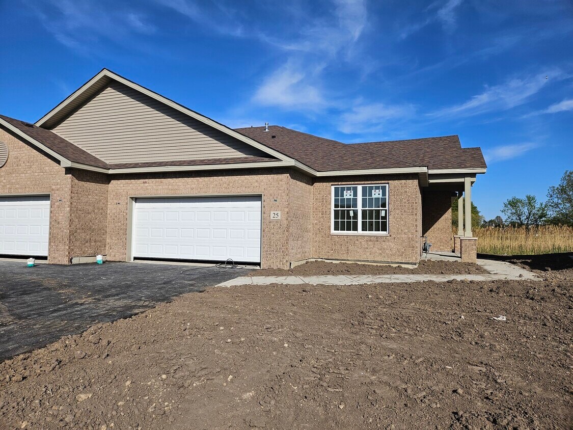 Foto principal - 25 Apollo Ct