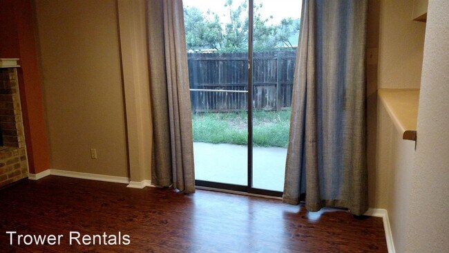 Foto del edificio - 2 br, 1.5 bath House - 4408 HINKLE