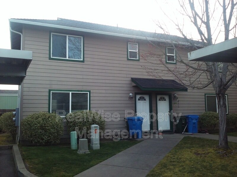 327 Pardee Ln, Grants Pass, OR 97527 Townhome Rentals in Grants Pass