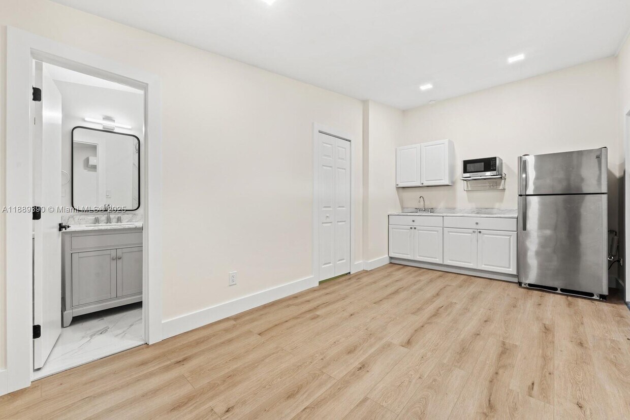 Foto principal - 9370 Nassau Dr