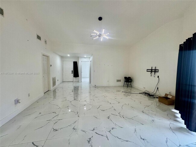 Foto del edificio - 2215 SE 6th Ct