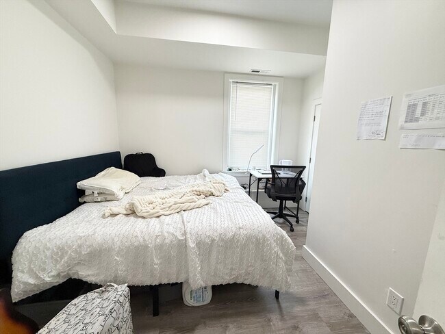 Building Photo - 301-305-305 Dudley St