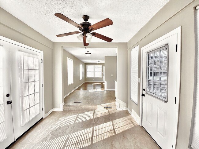 Foto del edificio - Charming Jenks Home with Vintage Character...