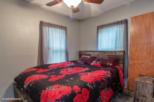 Foto del edificio - 1463 E 21st St