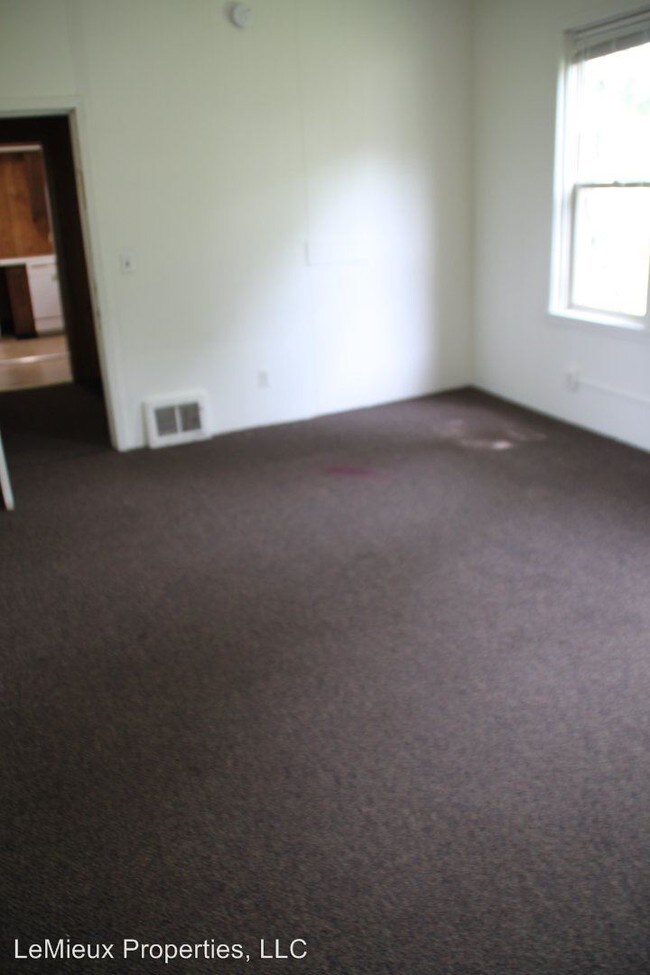 Building Photo - 8 br, 2 bath Room For Rent - 413 8th Avenue S