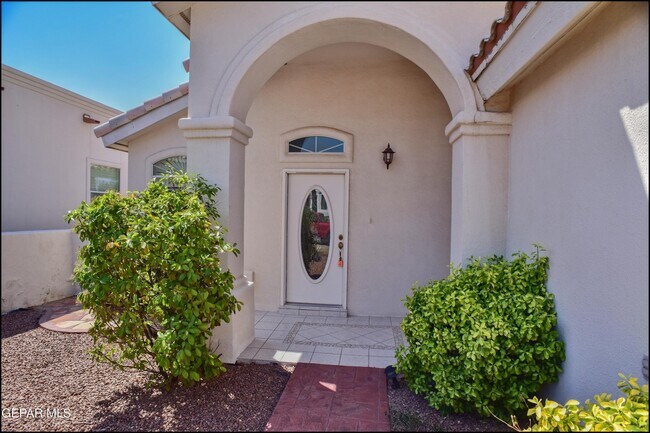 Building Photo - 1560 Via Appia St