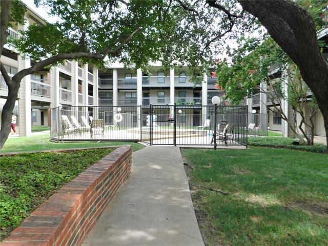 Foto del edificio - 218 N Texas Blvd