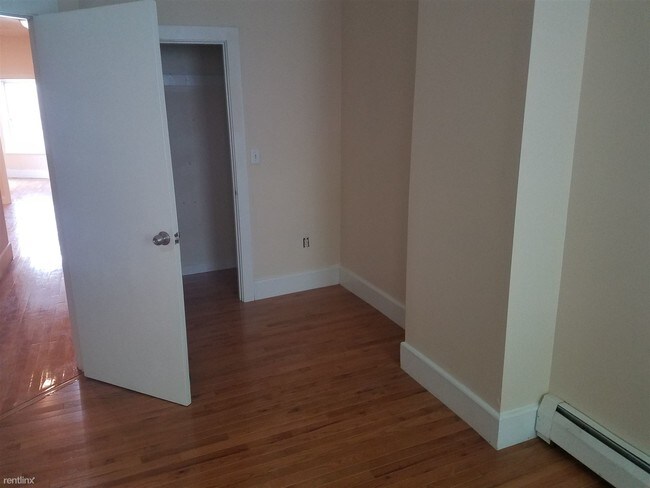 Foto del edificio - 3 br, 1 bath  - 877 Harrison Ave # 83