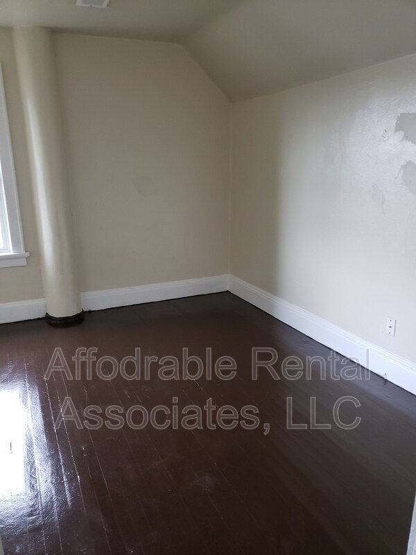 Building Photo - 1719 S 14th St