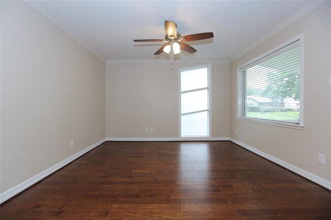 Building Photo - 5671 Sylmar Rd