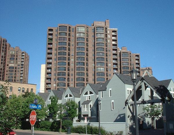 Building Photo - Loring Green West