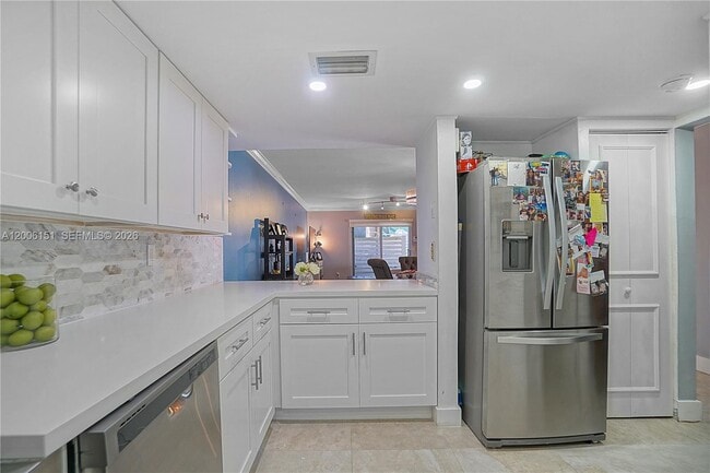 Building Photo - 14330 SW 97th Ln