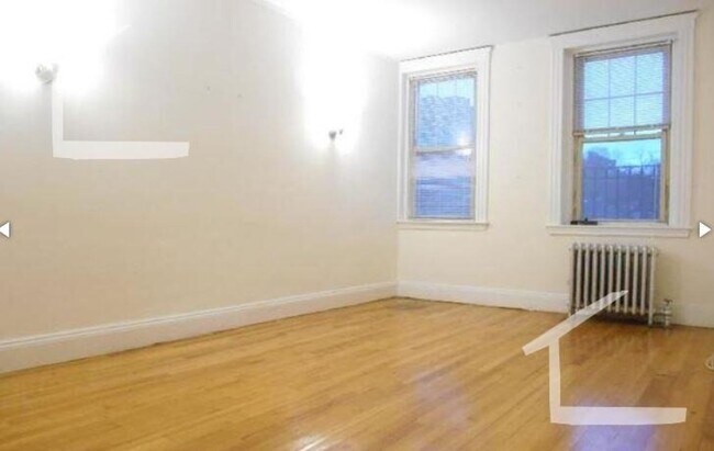 Building Photo - 9/1 Sunny upper floor 2BR near Cleveland C...