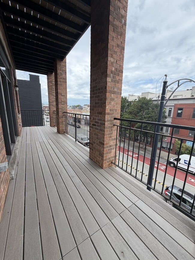 Building Photo - 1701 W Chicago Ave