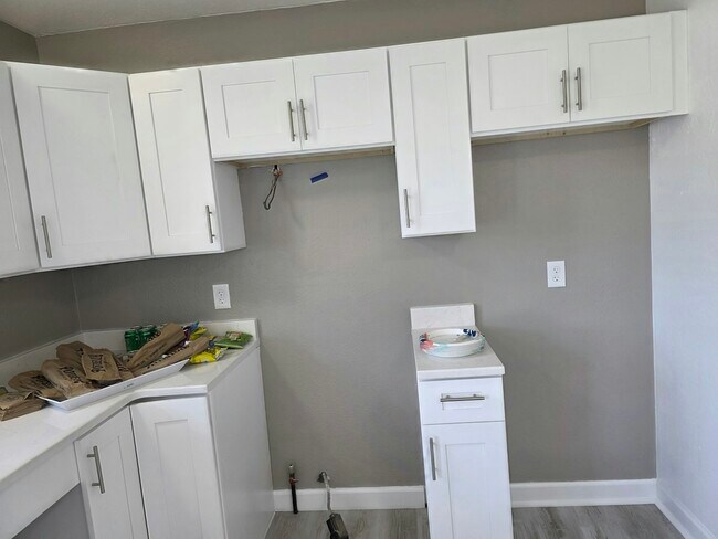 Building Photo - 601 Rizek Dr