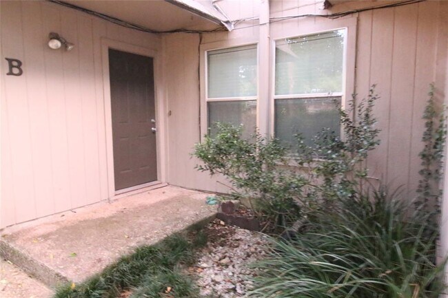 Foto del edificio - 703 Castle Ridge Rd