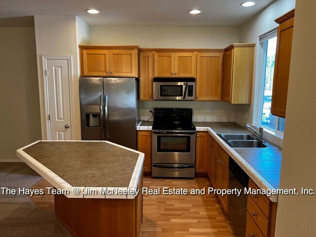Building Photo - 3 br, 2.5 bath House - 1121 NE Spruce Ct.