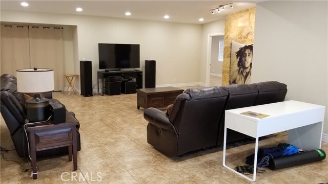 Building Photo - 5325 La Forest Dr