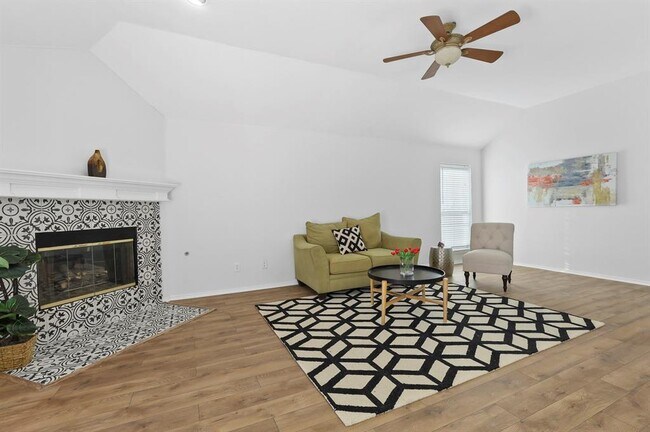 Foto del edificio - 2401 Wagonwheel Dr