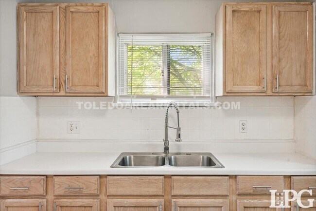 Building Photo - 1442 Schuyler Rd