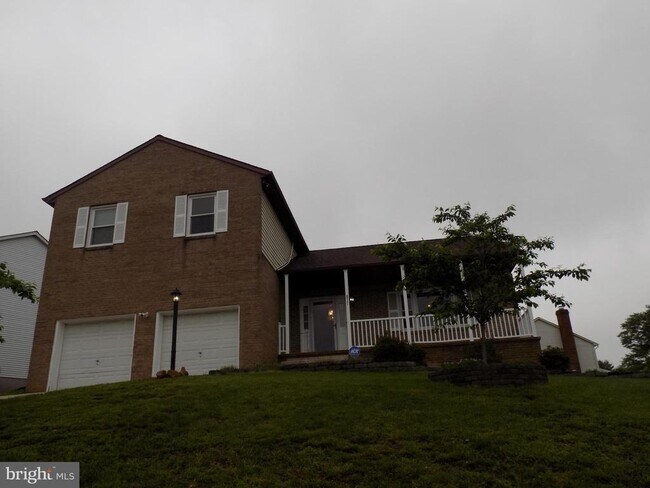 Foto del edificio - 911 Hedgerow Ct