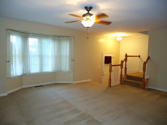 Foto del edificio - 2051 Stoneleigh Dr