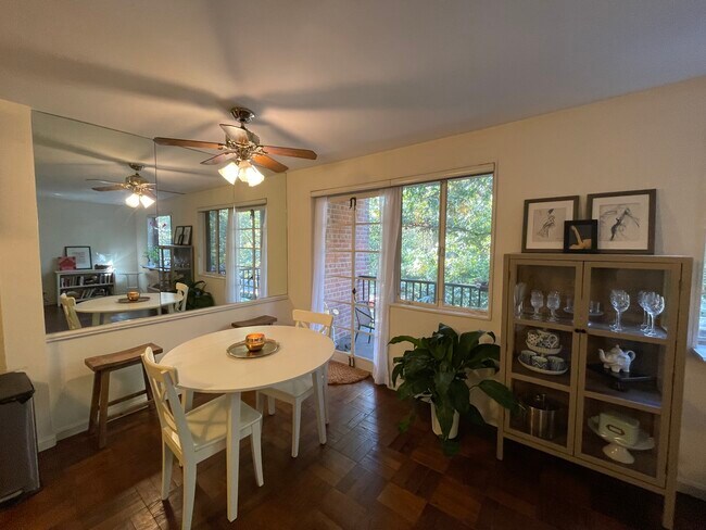 Foto del edificio - 4114 Davis Pl NW