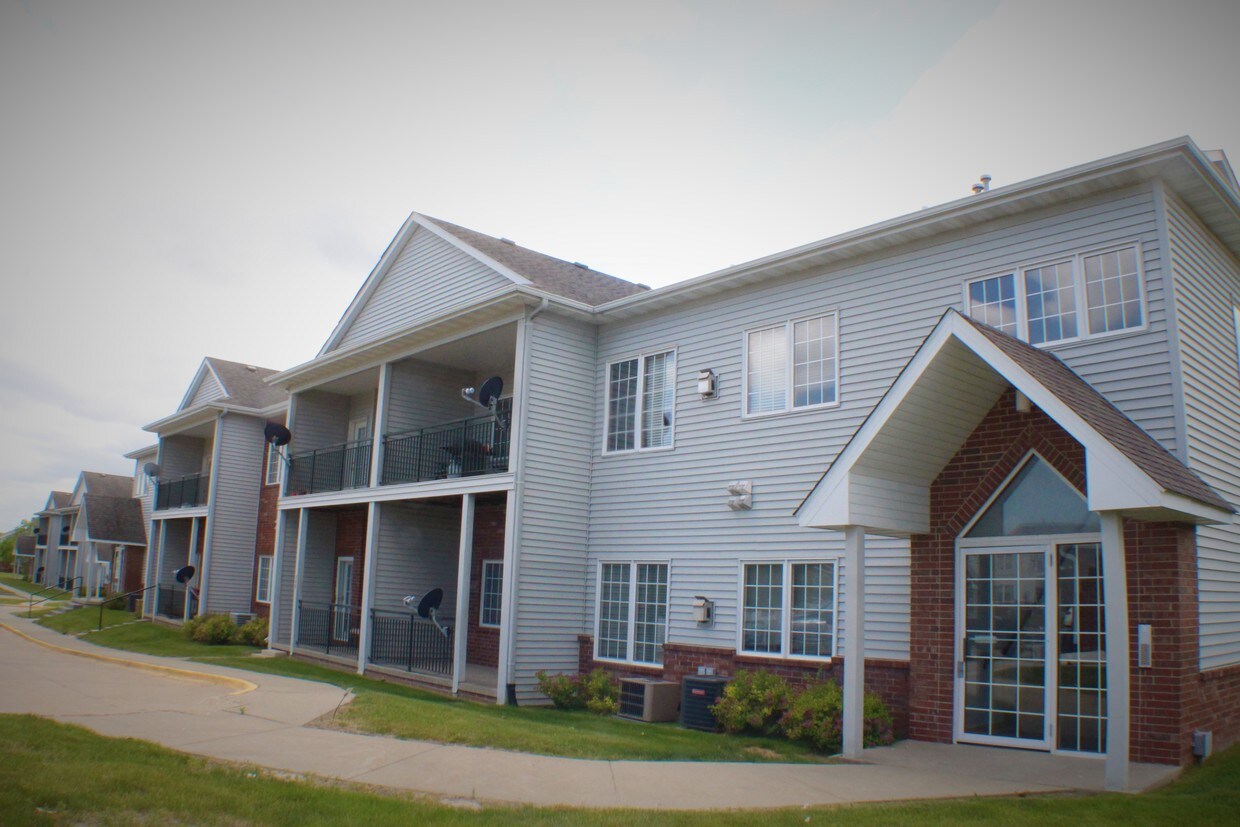 1305 SE Florence Dr, Waukee, IA 50263 Condo for Rent in Waukee, IA