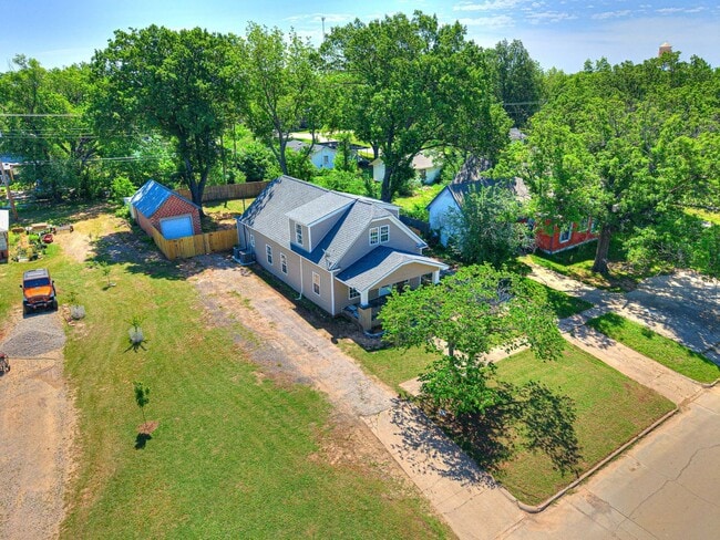 Building Photo - Remodel 4 bedroom home in Prague
