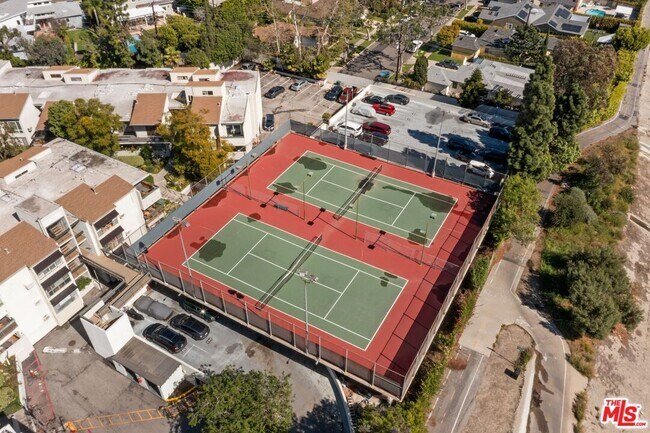 Foto del edificio - 4900 Overland Ave