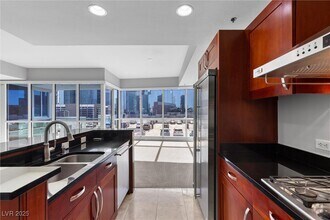 Building Photo - 4525 Dean Martin Dr