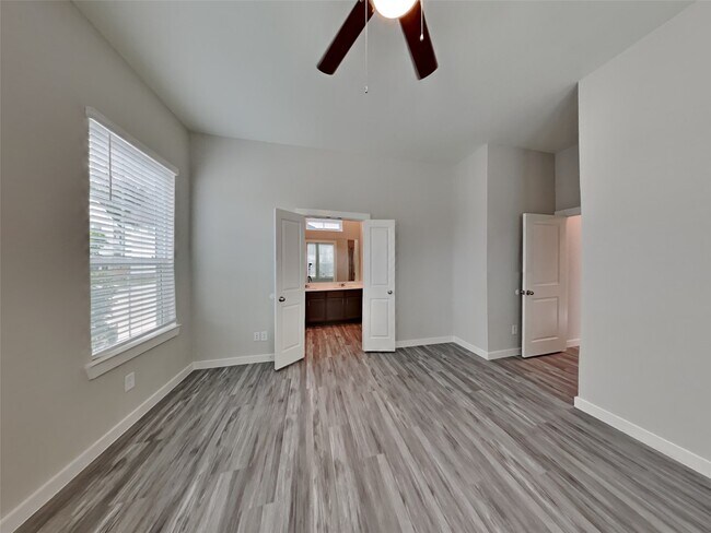 Foto del edificio - 9835 Willow Creek Commerce Dr