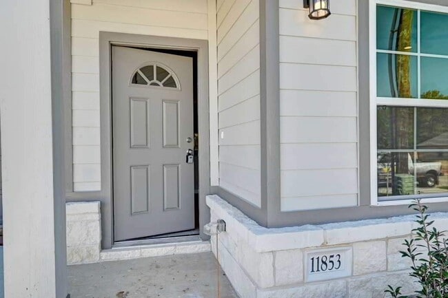 Building Photo - 11853 E Gate Dr