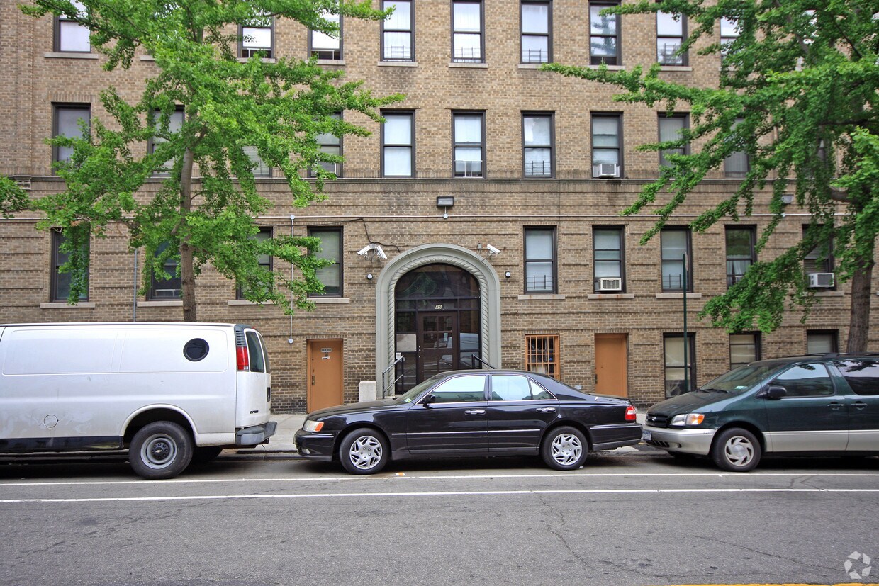 88 - 98 Seaman ¡alejado - 88-98 Seaman Ave