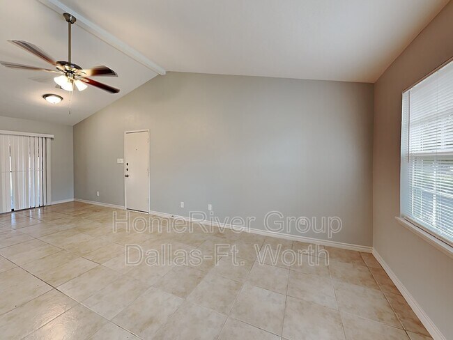 Building Photo - 2806 Poplar Trail