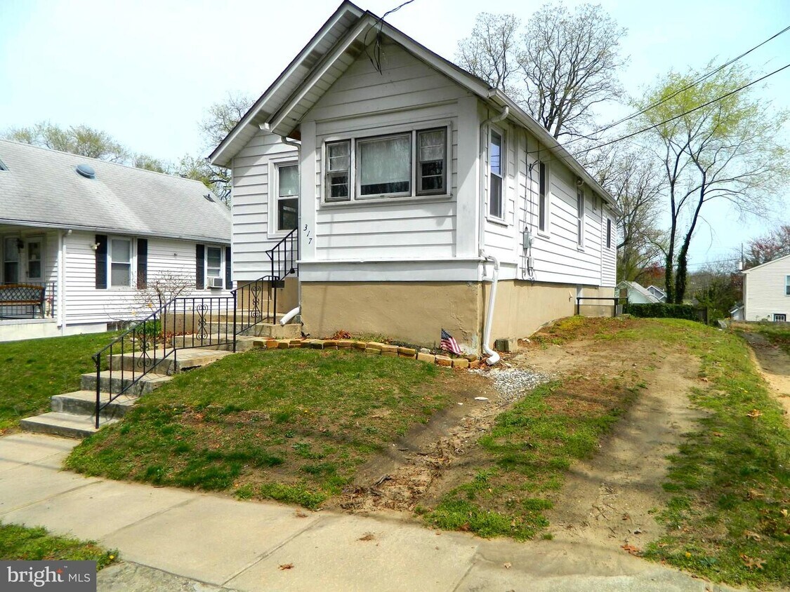 Primary Photo - 317 S Lowell Ave